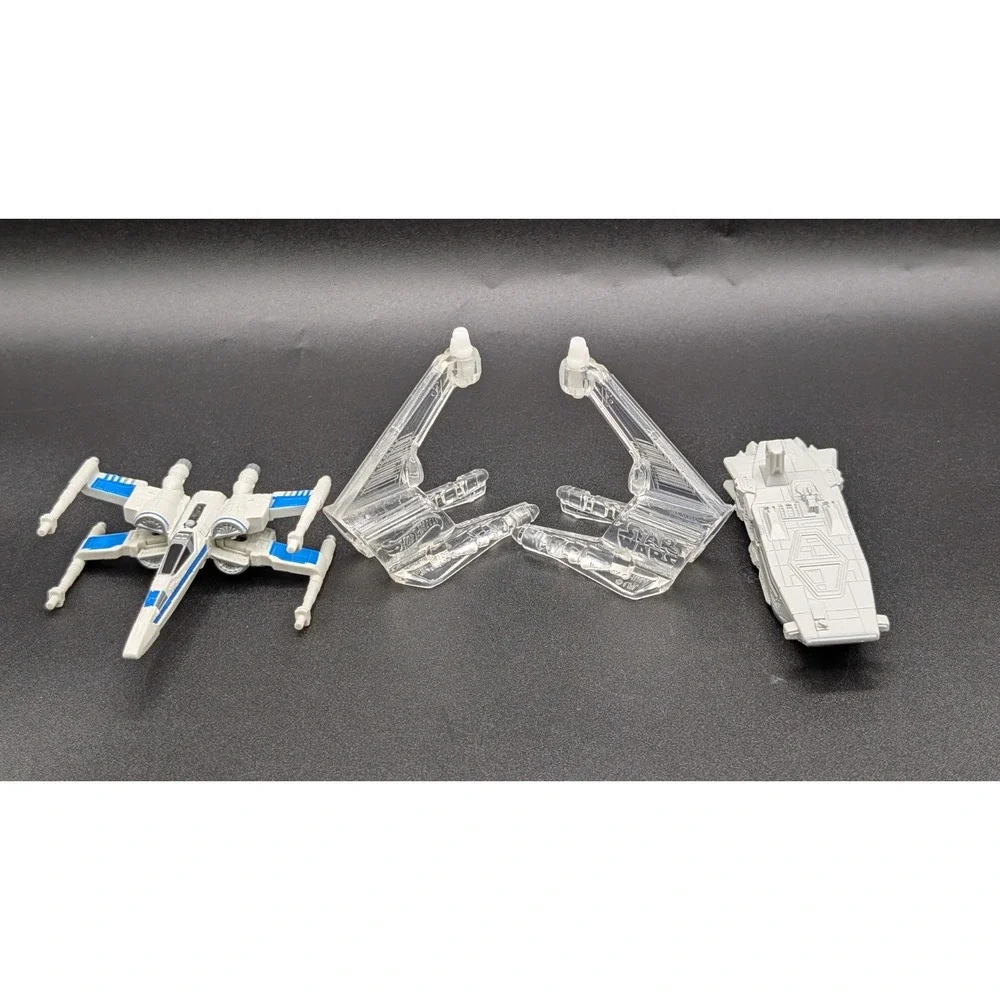 Hot Wheels Star Wars: The Force Awakens First Order Transporter vs. X-Wing Fight